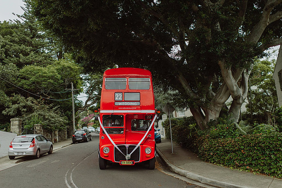035_amy-oliver-married-0251_Red london bus wedding
