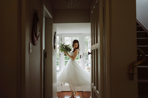 028_amy-oliver-married-0176_Bride getting ready gorgeous floral wedding