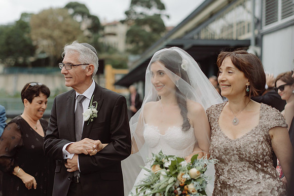 068_amy-oliver-married-0720_Gorgeous jewish wedding at Doltone House