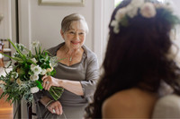 017_amy-oliver-married-0169_Bride getting ready gorgeous floral wedding