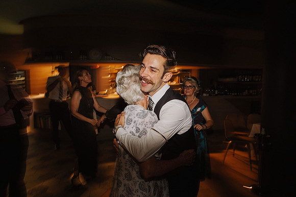 90-sarah-james-vintage-antique-store-wedding