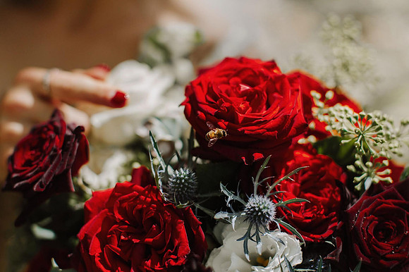 28-sarah-james-vintage-antique-store-wedding